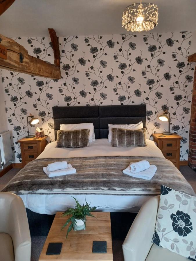 The Bear Bed & Breakfast เรย์อาเดอร์ ภายนอก รูปภาพ