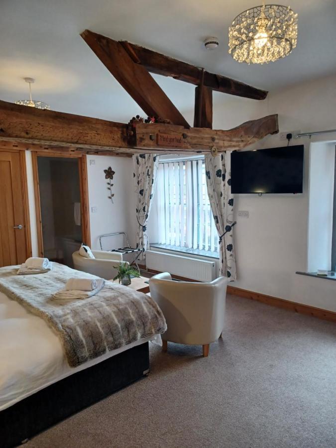The Bear Bed & Breakfast เรย์อาเดอร์ ภายนอก รูปภาพ