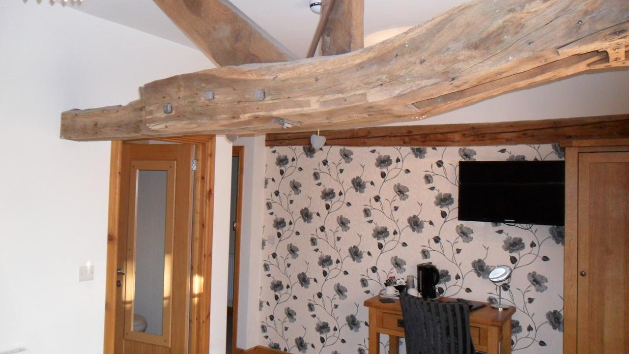 The Bear Bed & Breakfast เรย์อาเดอร์ ภายนอก รูปภาพ